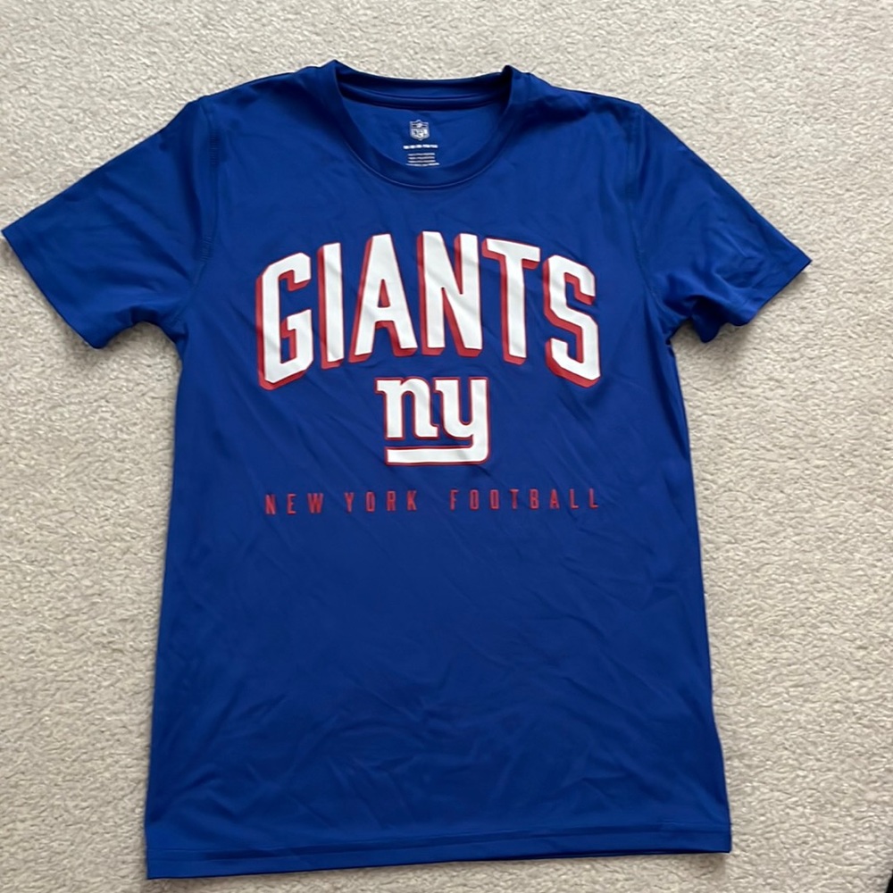 NFL Giants shirt Medium youth size 10-12 🏈